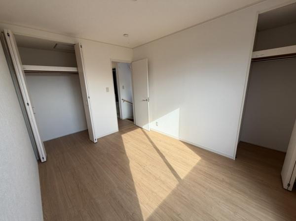 生駒郡斑鳩町龍田北2丁目の中古一戸建の洋室画像