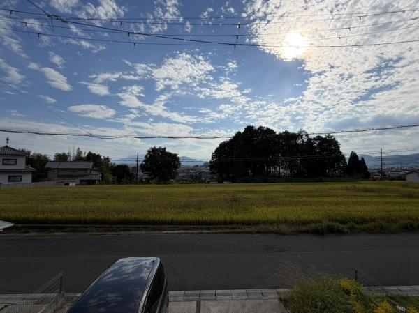 生駒郡斑鳩町龍田北2丁目の中古一戸建の前面道路含む現地写真画像