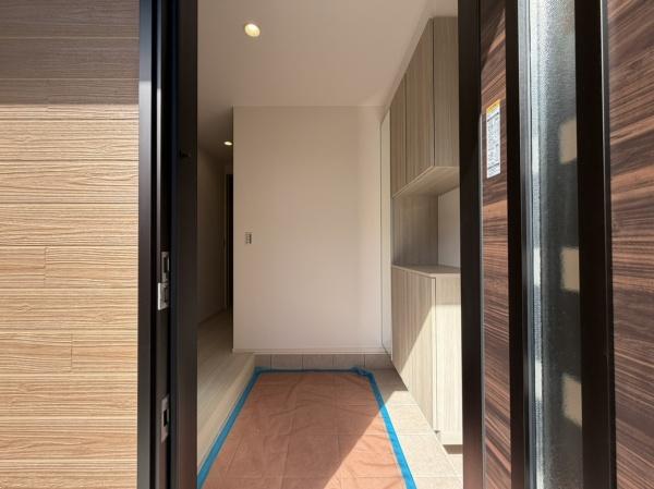 大和郡山市野垣内町の新築一戸建の玄関画像