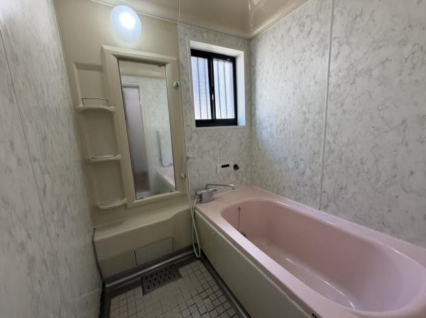 生駒市辻町の中古一戸建のバス画像