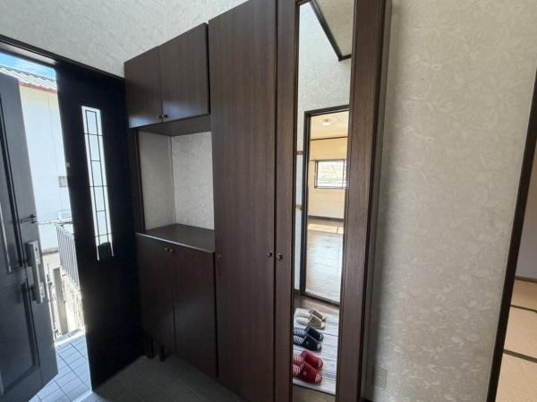 生駒市辻町の中古一戸建の玄関画像