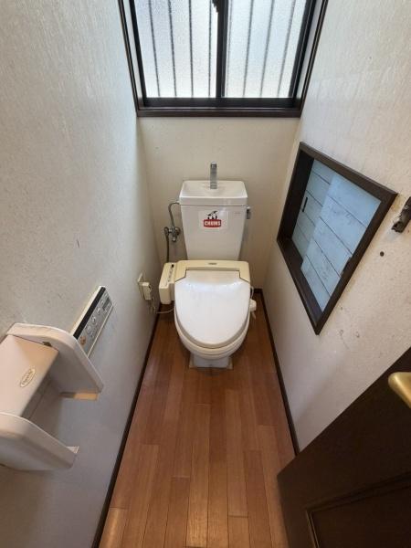 生駒市辻町の中古一戸建のトイレ画像