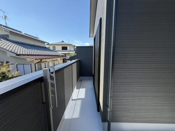 奈良市学園緑ヶ丘2丁目の新築一戸建のバルコニー画像