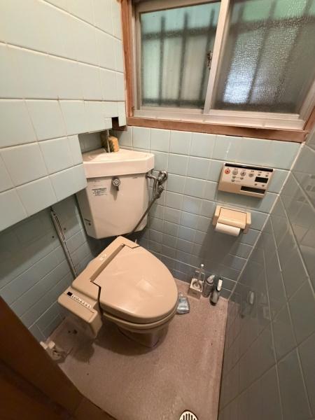 生駒市俵口町の中古一戸建のトイレ画像