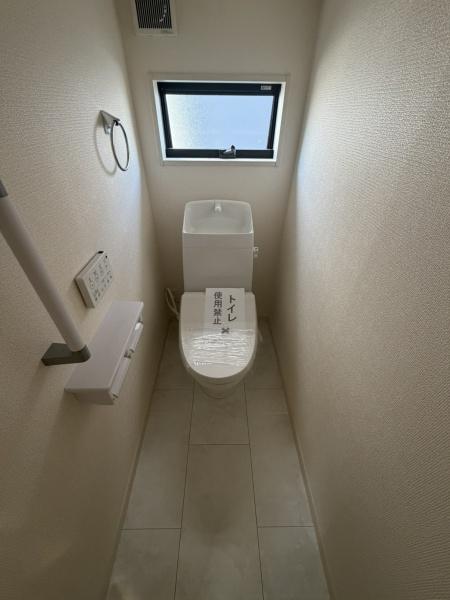 奈良市東九条町の新築一戸建のトイレ画像