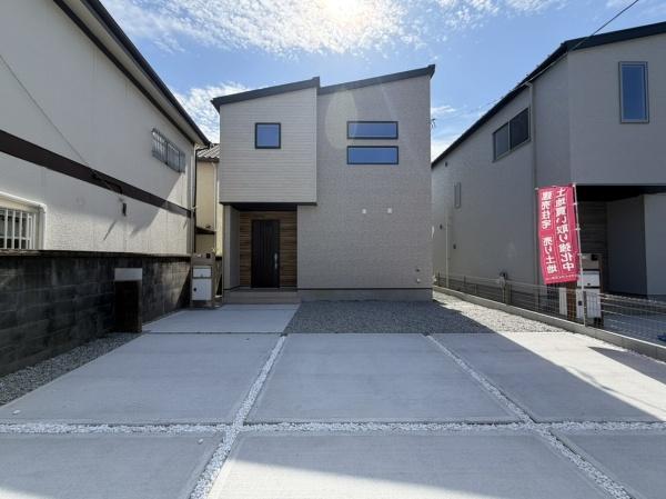 奈良市法蓮町の新築一戸建の駐車場画像