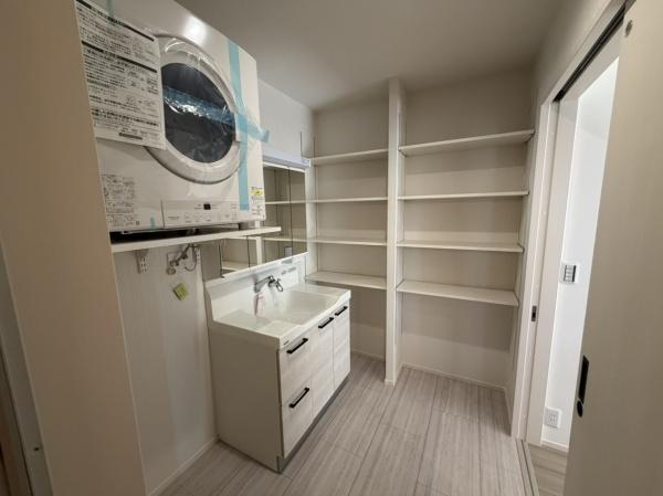 奈良市法蓮町の新築一戸建の洗面台・洗面所画像