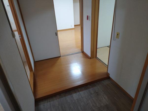 生駒市東生駒月見町のマンションの玄関画像