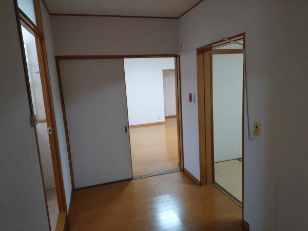 生駒市東生駒月見町のマンションの玄関画像