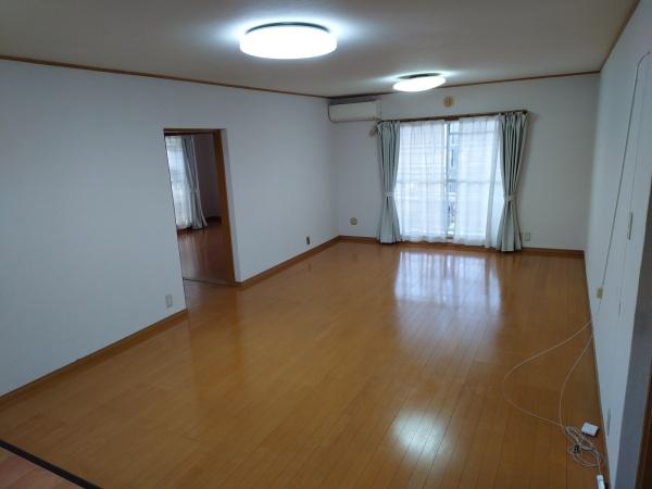 生駒市東生駒月見町のマンションのリビング画像