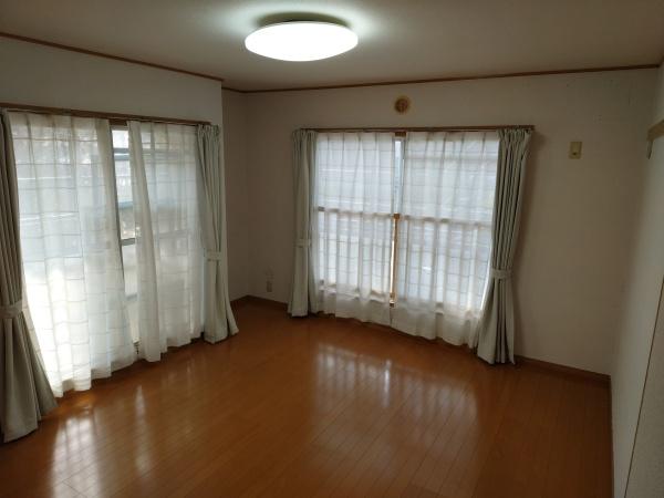 生駒市東生駒月見町のマンションのリビング画像