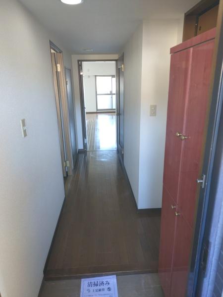 生駒市壱分町のマンションの玄関画像