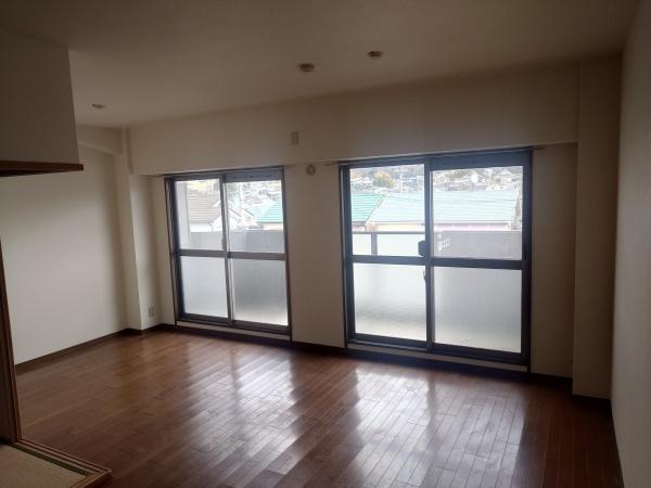 生駒市壱分町のマンションのリビング画像