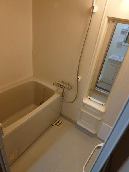 生駒市壱分町のマンションのバス画像