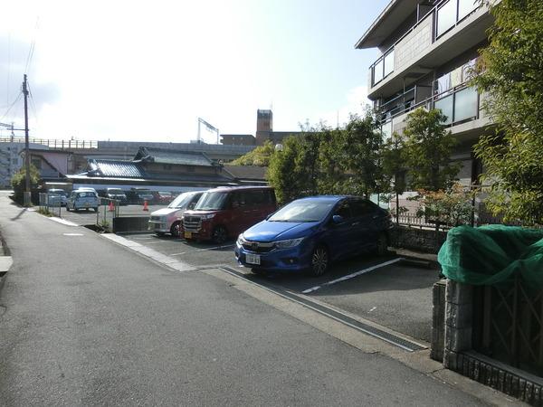 プレ東生駒の駐車場画像