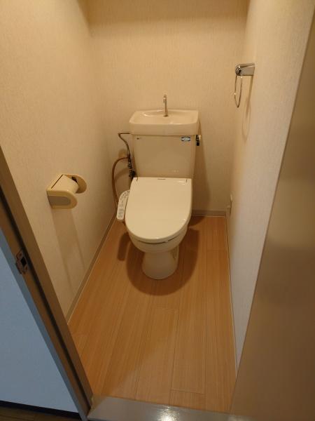 生駒市辻町のマンションのトイレ画像