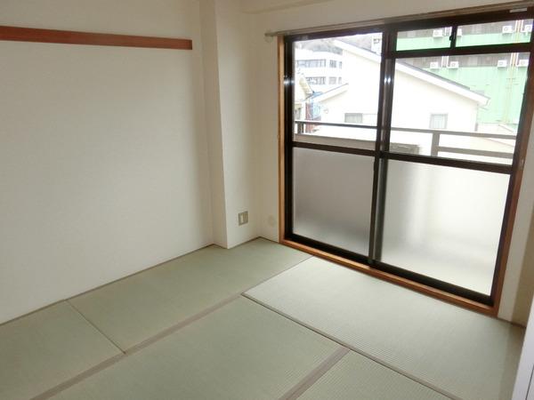 生駒市辻町のマンションの和室画像