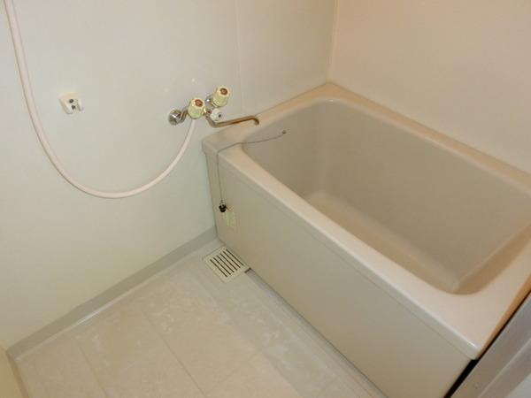 生駒市辻町のマンションのバス画像