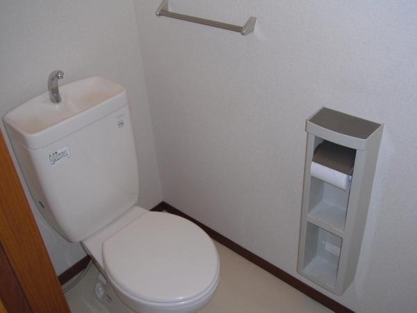 生駒市東山町のハイツのトイレ画像