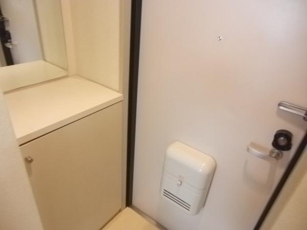 生駒市辻町のマンションの玄関画像
