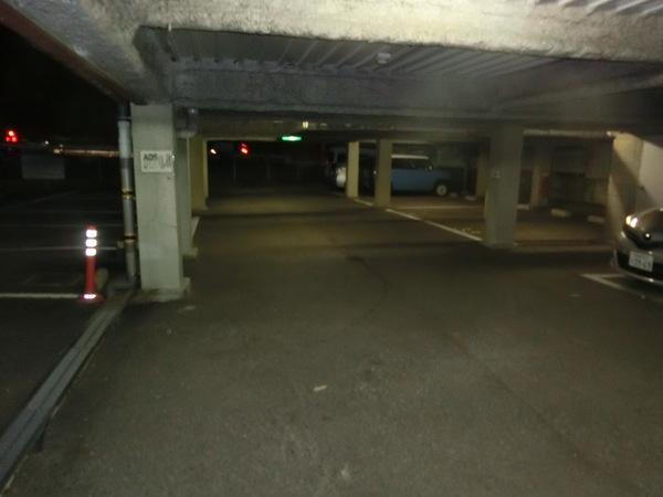 生駒市辻町のマンションの駐車場画像