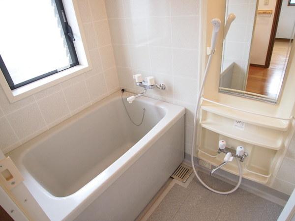 田原邸のバス画像