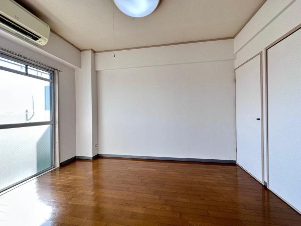 小泉マンションの洋室画像