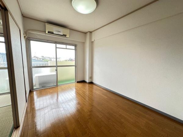 小泉マンションの洋室画像