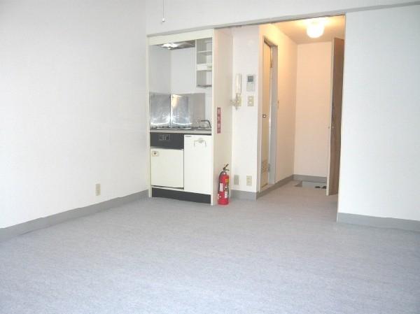 アマデウスコーポのリビング画像