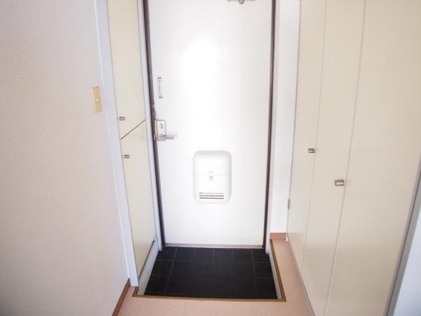 アマデウスコーポの玄関画像