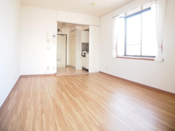 アマデウスコーポのリビング画像