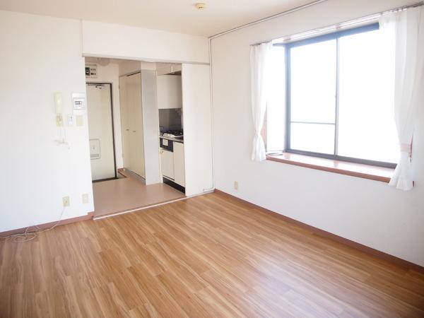 アマデウスコーポのリビング画像