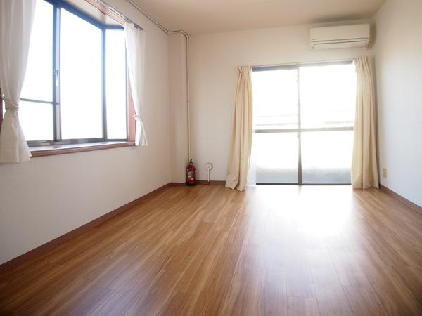 アマデウスコーポの洋室画像