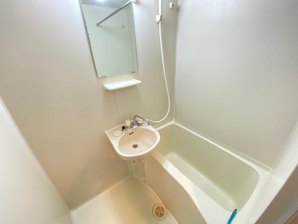 アトリエ彩雲のバス画像