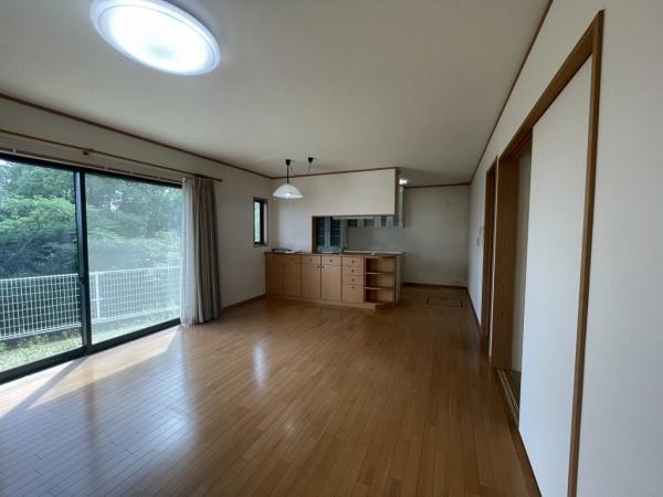 佐世保市高梨町の中古一戸建のリビング画像