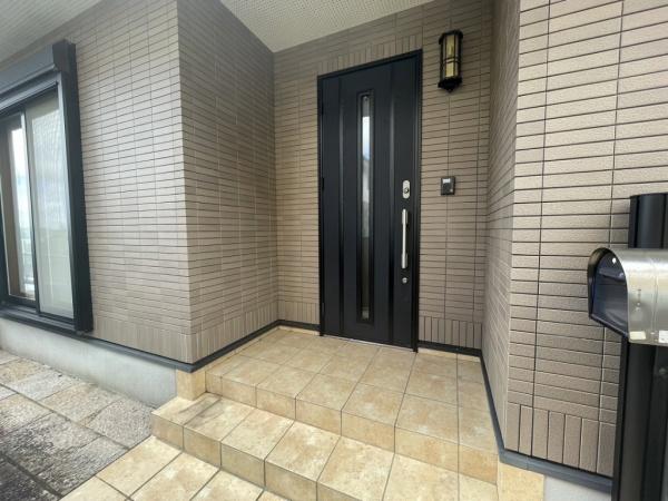 佐世保市高梨町の中古一戸建の玄関画像