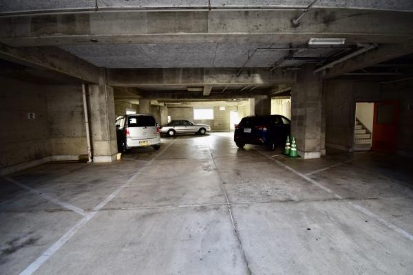 佐世保市勝富町のマンションの駐車場画像