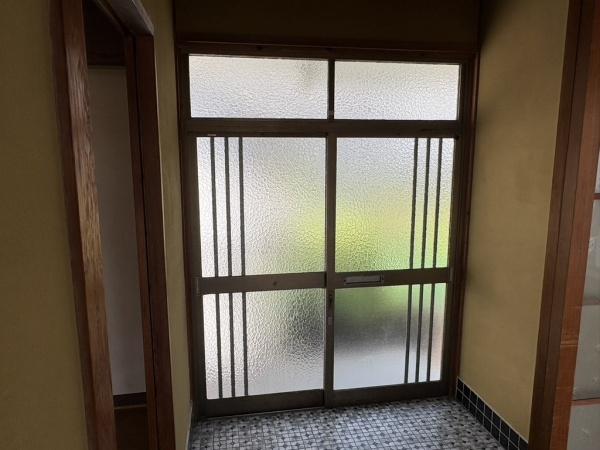 佐世保市戸尾町のアパートの玄関画像
