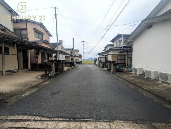 糸島市高田４丁目の中古一戸建の前面道路含む現地写真画像