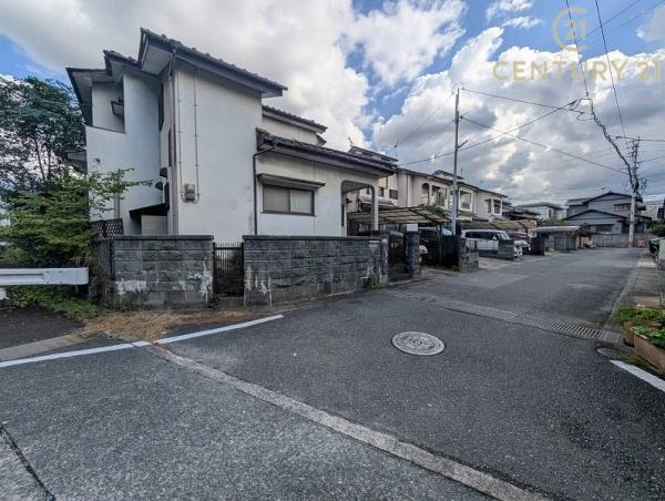 糟屋郡須惠町大字植木の中古一戸建の前面道路含む現地写真画像