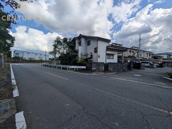 糟屋郡須惠町大字植木の中古一戸建の前面道路含む現地写真画像