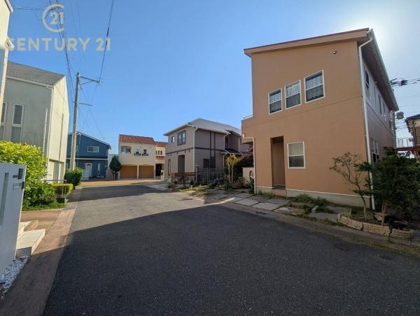 福岡市東区西戸崎２丁目の中古一戸建の前面道路含む現地写真画像