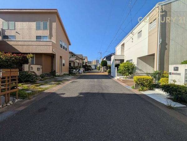 福岡市東区西戸崎２丁目の中古一戸建の前面道路含む現地写真画像