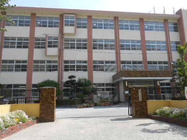 ライオンズシティ姪浜の中学校画像