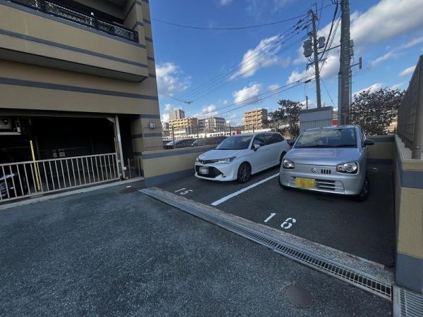 アーサー宗像ツインコートの駐車場画像