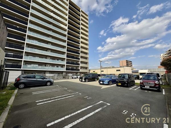 エイリックタウン箱崎公園ファミリアEAST棟の駐車場画像