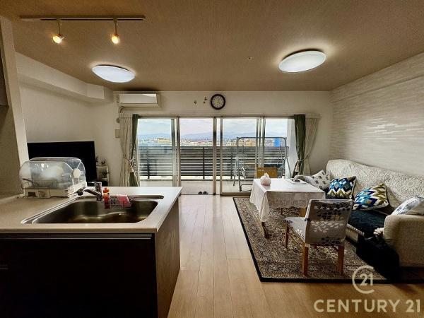 エイリックタウン箱崎公園ファミリアEAST棟のリビング画像