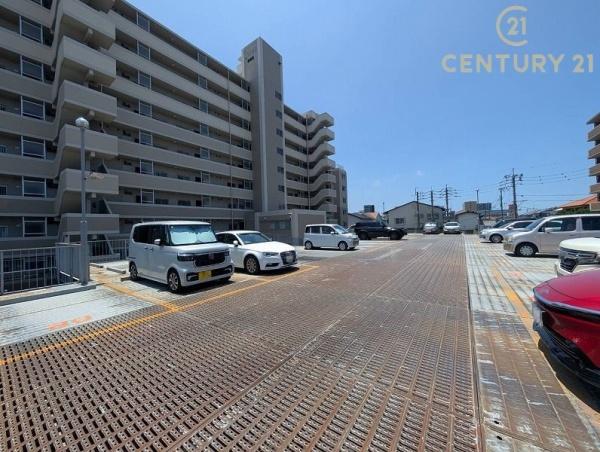 ロワールマンション前原２の駐車場画像