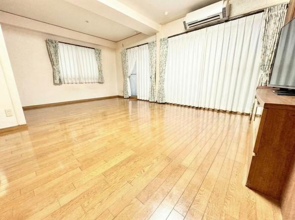 日商岩井イースト福間ステーションガーデンのリビング画像