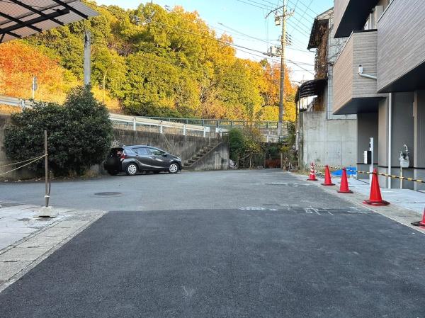 京都市右京区常盤古御所町の中古一戸建の前面道路含む現地写真画像